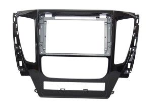 Рамка магнитолы 9.0" (цв.Глянцевый Черный) для MITSUBISHI Pajero Sport 2015+